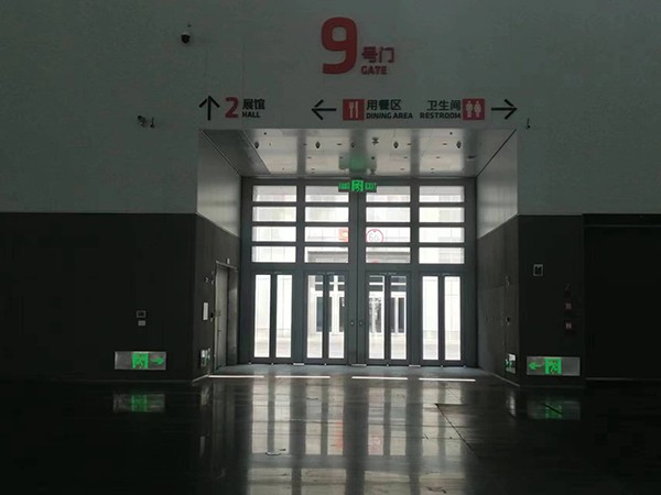 智能疏散指示系統(tǒng)如何實時感知火災并作出反應？