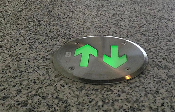 煙霧對(duì)智能疏散指示系統(tǒng)的運(yùn)行有何影響？